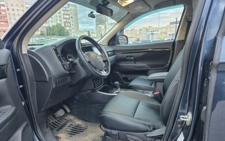 Mitsubishi Outlander III рестайлинг 3, 2022 год, 2 750 000 рублей, 14 фотография
