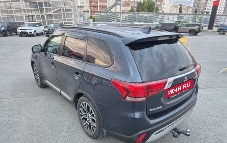 Mitsubishi Outlander III рестайлинг 3, 2022 год, 2 750 000 рублей, 11 фотография