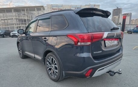 Mitsubishi Outlander III рестайлинг 3, 2022 год, 2 750 000 рублей, 10 фотография