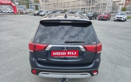 Mitsubishi Outlander III рестайлинг 3, 2022 год, 2 750 000 рублей, 9 фотография