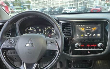 Mitsubishi Outlander III рестайлинг 3, 2022 год, 2 750 000 рублей, 16 фотография