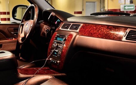 Chevrolet Tahoe III, 2013 год, 1 800 000 рублей, 14 фотография