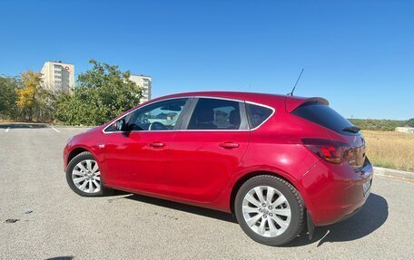 Opel Astra J, 2011 год, 780 000 рублей, 2 фотография