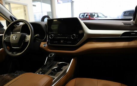 Toyota Highlander, 2025 год, 5 750 000 рублей, 24 фотография