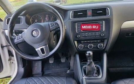 Volkswagen Jetta VI, 2013 год, 960 000 рублей, 10 фотография