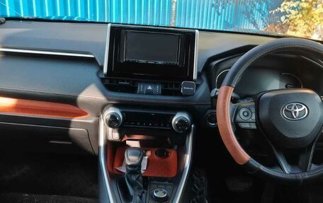 Toyota RAV4, 2020 год, 2 990 000 рублей, 9 фотография