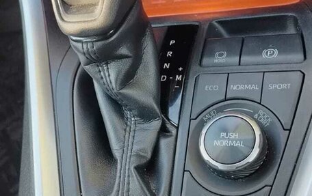 Toyota RAV4, 2020 год, 2 990 000 рублей, 10 фотография
