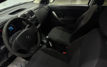 Renault Logan II, 2015 год, 650 000 рублей, 8 фотография