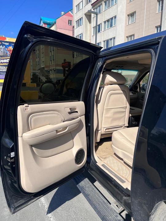 Cadillac Escalade III, 2007 год, 1 800 000 рублей, 10 фотография