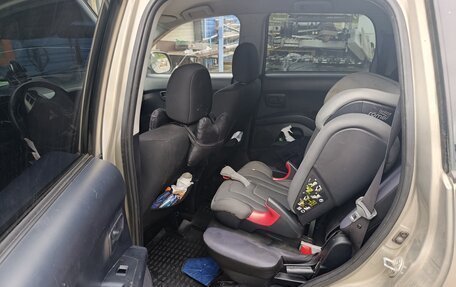 Mitsubishi Outlander III рестайлинг 3, 2006 год, 750 000 рублей, 2 фотография