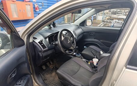 Mitsubishi Outlander III рестайлинг 3, 2006 год, 750 000 рублей, 5 фотография