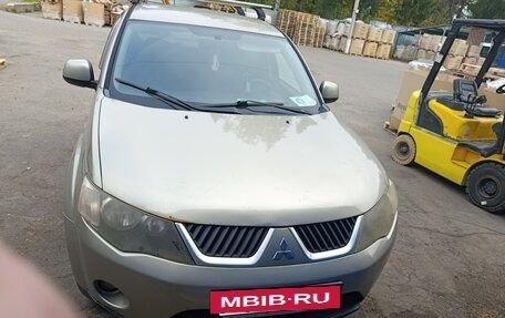 Mitsubishi Outlander III рестайлинг 3, 2006 год, 750 000 рублей, 4 фотография