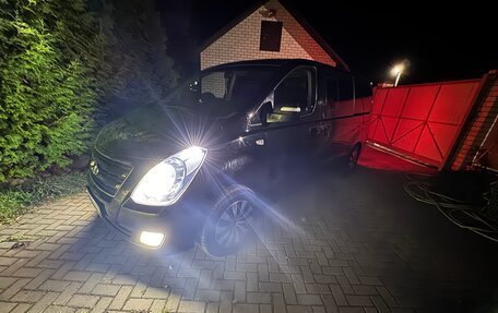 Hyundai Grand Starex Grand Starex I рестайлинг 2, 2016 год, 2 500 000 рублей, 13 фотография