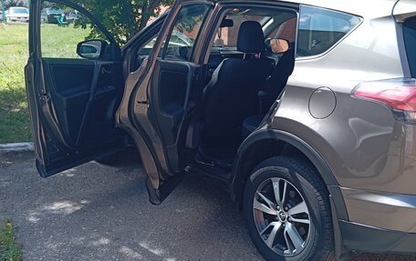 Toyota RAV4, 2017 год, 2 900 000 рублей, 9 фотография