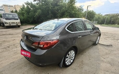 Opel Astra J, 2013 год, 1 030 000 рублей, 4 фотография
