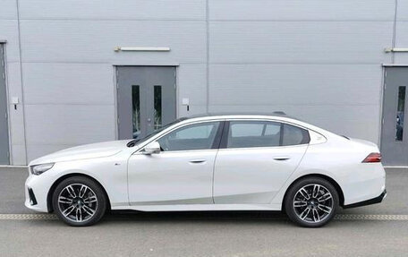 BMW 5 серия, 2025 год, 7 700 000 рублей, 2 фотография