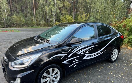 Hyundai Solaris II рестайлинг, 2012 год, 900 000 рублей, 1 фотография