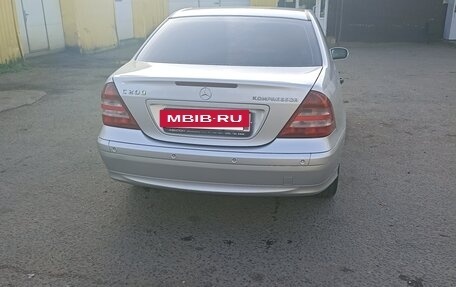 Mercedes-Benz C-Класс, 2004 год, 600 000 рублей, 3 фотография