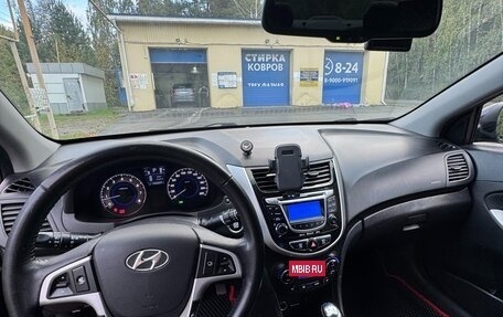 Hyundai Solaris II рестайлинг, 2012 год, 900 000 рублей, 24 фотография