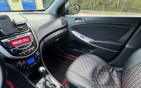 Hyundai Solaris II рестайлинг, 2012 год, 900 000 рублей, 37 фотография