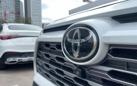 Toyota RAV4, 2022 год, 3 800 000 рублей, 9 фотография