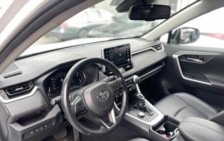 Toyota RAV4, 2022 год, 3 800 000 рублей, 13 фотография