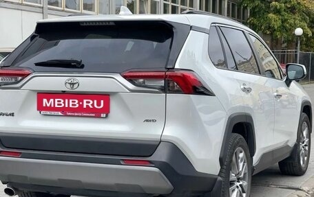 Toyota RAV4, 2022 год, 3 800 000 рублей, 7 фотография