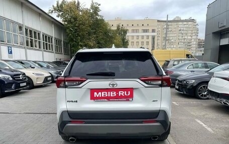 Toyota RAV4, 2022 год, 3 800 000 рублей, 6 фотография