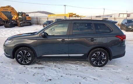 Mitsubishi Outlander III рестайлинг 3, 2022 год, 2 458 000 рублей, 9 фотография