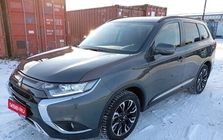 Mitsubishi Outlander III рестайлинг 3, 2022 год, 2 458 000 рублей, 1 фотография