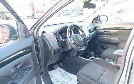 Mitsubishi Outlander III рестайлинг 3, 2022 год, 2 458 000 рублей, 15 фотография