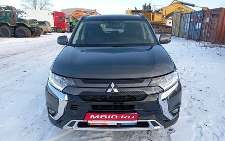 Mitsubishi Outlander III рестайлинг 3, 2022 год, 2 458 000 рублей, 10 фотография