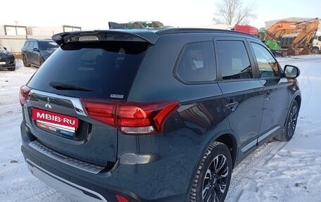 Mitsubishi Outlander III рестайлинг 3, 2022 год, 2 458 000 рублей, 3 фотография