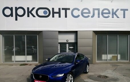Jaguar XE I рестайлинг, 2019 год, 2 400 000 рублей, 1 фотография