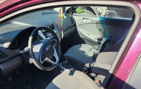 Hyundai Solaris II рестайлинг, 2011 год, 650 000 рублей, 2 фотография