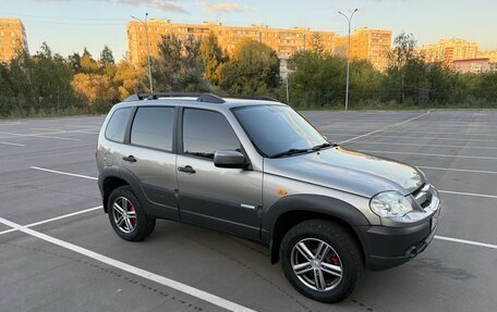 Chevrolet Niva I рестайлинг, 2011 год, 670 000 рублей, 24 фотография