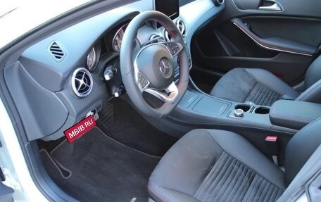 Mercedes-Benz CLA, 2015 год, 2 100 000 рублей, 11 фотография