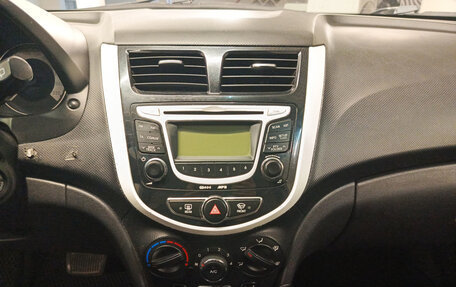 Hyundai Solaris II рестайлинг, 2013 год, 661 000 рублей, 18 фотография