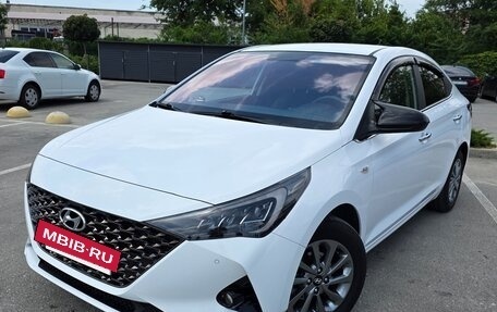 Hyundai Solaris II рестайлинг, 2022 год, 1 830 000 рублей, 2 фотография