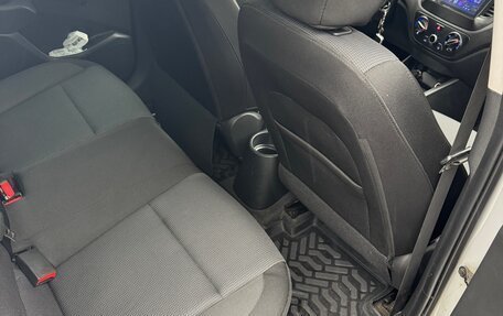 Hyundai Solaris II рестайлинг, 2017 год, 890 000 рублей, 19 фотография