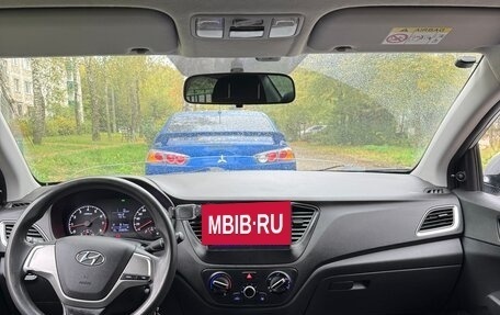 Hyundai Solaris II рестайлинг, 2017 год, 890 000 рублей, 17 фотография