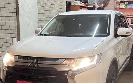 Mitsubishi Outlander III рестайлинг 3, 2019 год, 2 290 000 рублей, 1 фотография