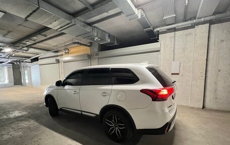 Mitsubishi Outlander III рестайлинг 3, 2019 год, 2 290 000 рублей, 4 фотография