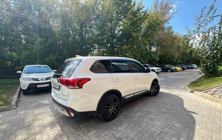 Mitsubishi Outlander III рестайлинг 3, 2019 год, 2 290 000 рублей, 10 фотография