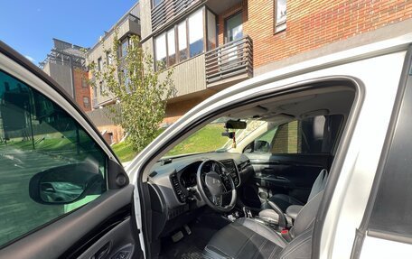 Mitsubishi Outlander III рестайлинг 3, 2019 год, 2 290 000 рублей, 13 фотография