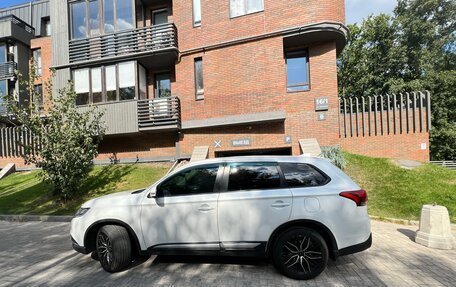 Mitsubishi Outlander III рестайлинг 3, 2019 год, 2 290 000 рублей, 12 фотография