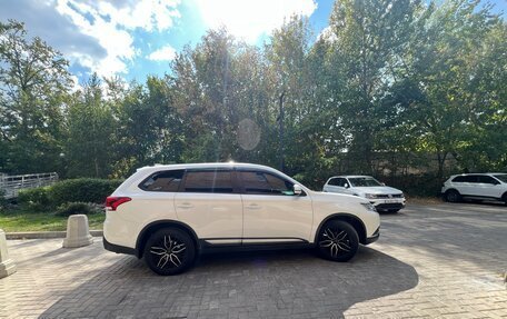 Mitsubishi Outlander III рестайлинг 3, 2019 год, 2 290 000 рублей, 11 фотография