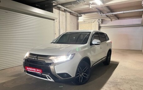 Mitsubishi Outlander III рестайлинг 3, 2019 год, 2 290 000 рублей, 3 фотография
