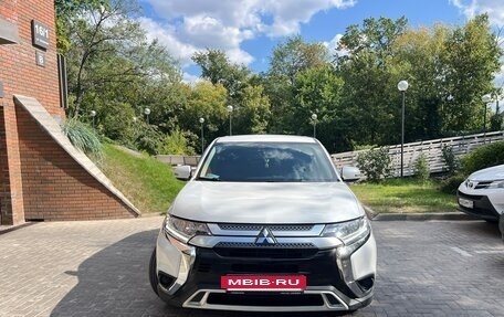 Mitsubishi Outlander III рестайлинг 3, 2019 год, 2 290 000 рублей, 7 фотография