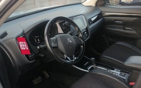 Mitsubishi Outlander III рестайлинг 3, 2019 год, 2 250 000 рублей, 4 фотография